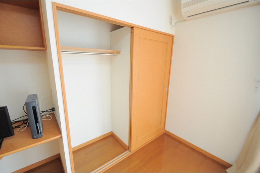 1K Apartment, Japan — image 8