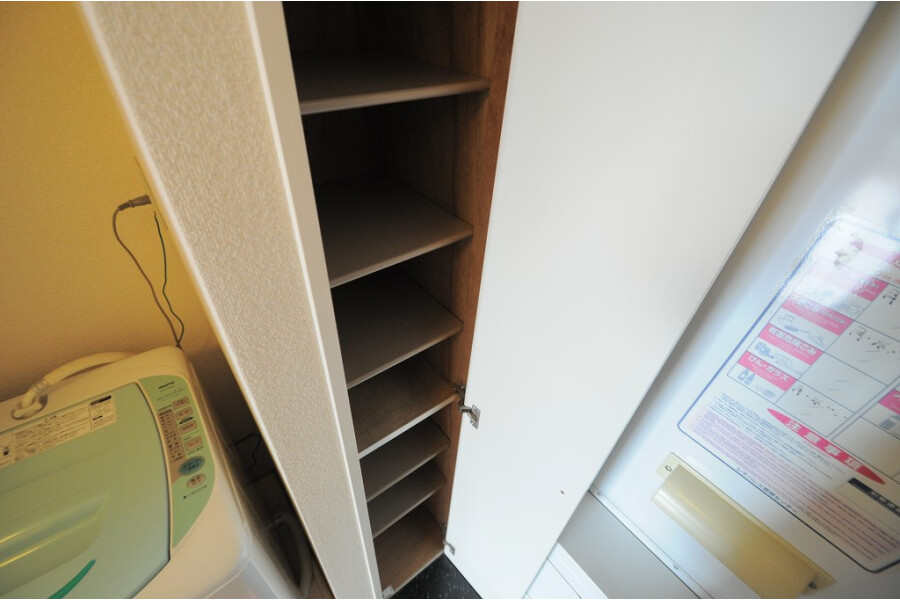 1K Apartment, Japan — image 9