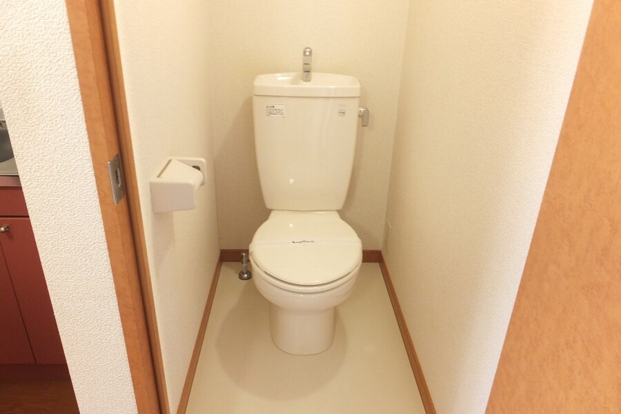 1K Apartment, Japan — image 6