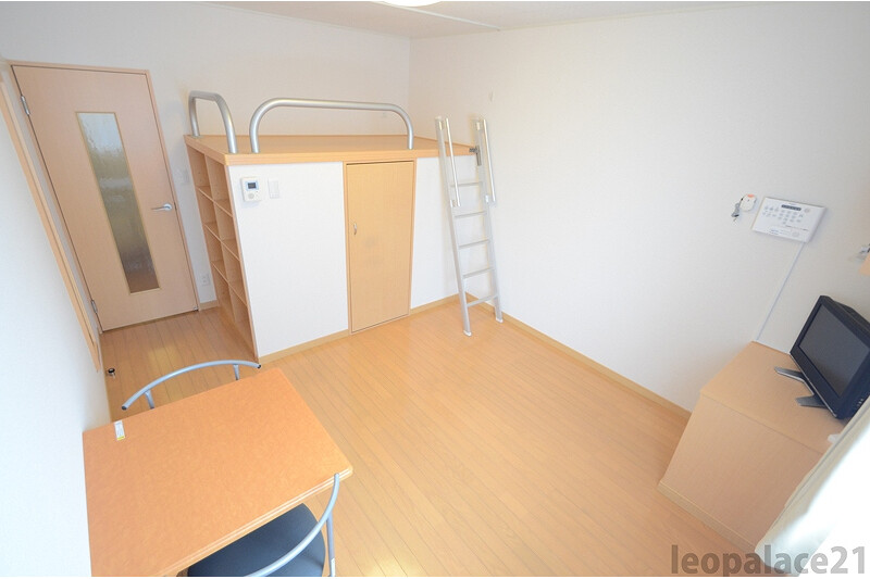 1K Apartment, Japan — image 9