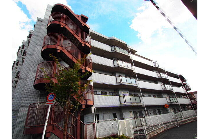 3LDK Apartment, Japan — image 7