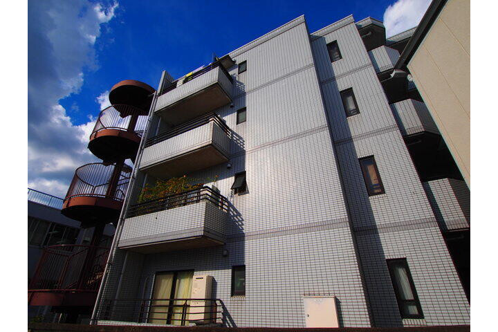 3LDK Apartment, Japan — image 8