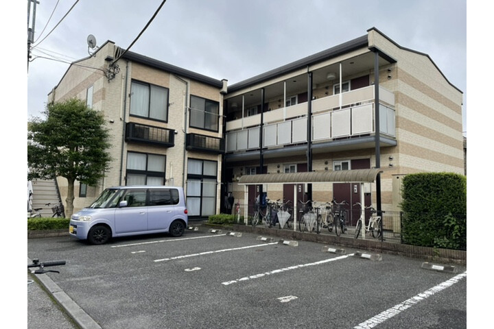 3LDK Apartment, Japan — image 12