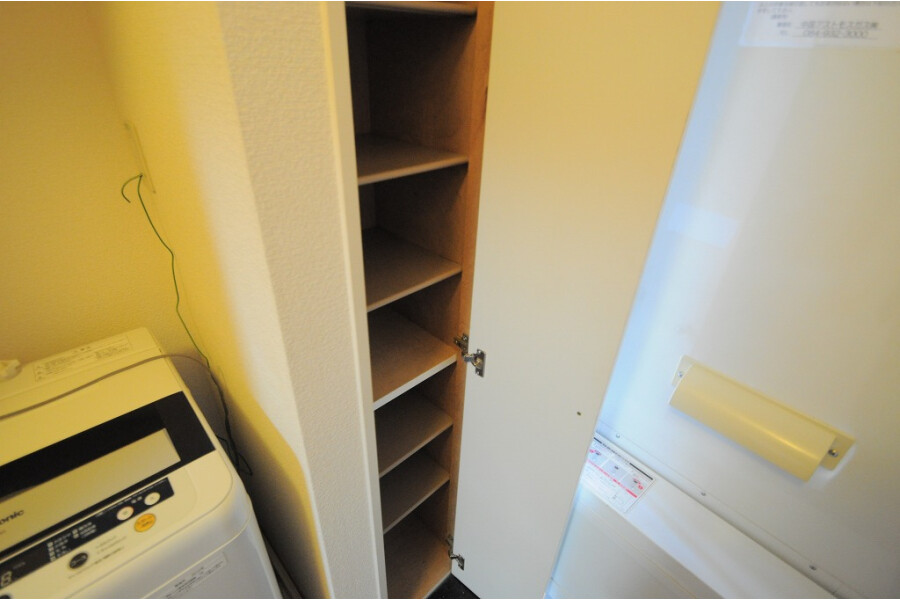 1K Apartment, Japan — image 6