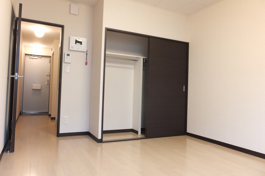 1K Apartment, Japan — image 8