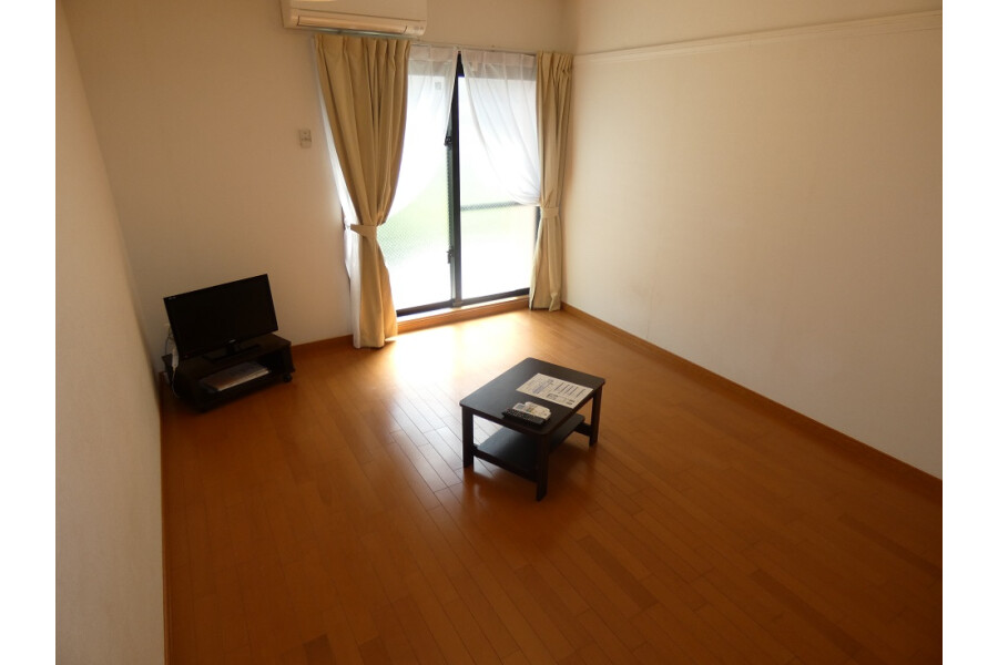 1K Apartment, Japan — image 4
