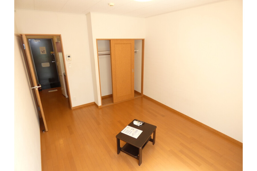 1K Apartment, Japan — image 5