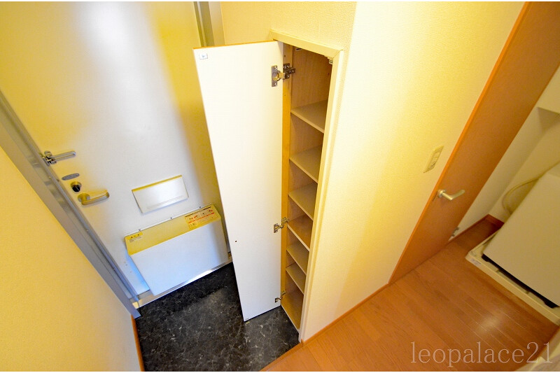 1K Apartment, Japan — image 6