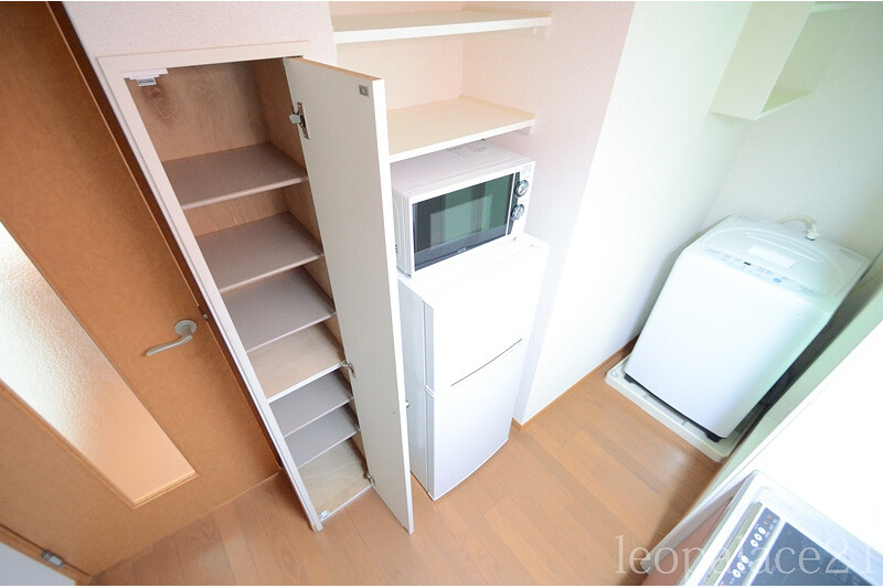 1K Apartment, Japan — image 5