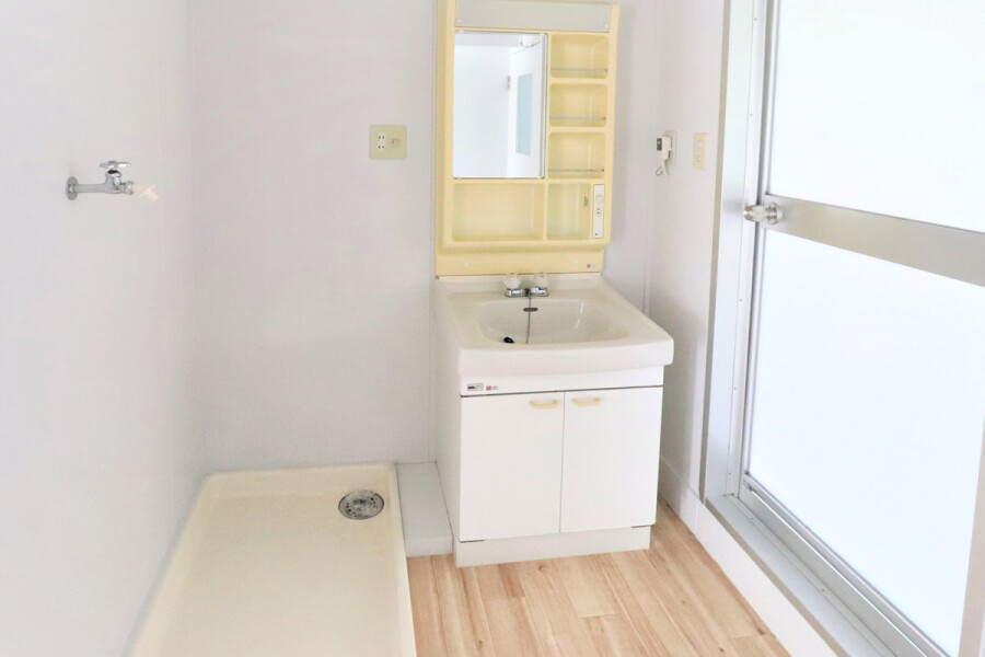 3DK Apartment, Japan — image 10
