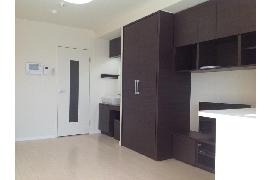 1R Apartment, Japan — image 3