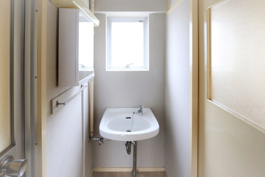 3DK Apartment, Japan — image 10