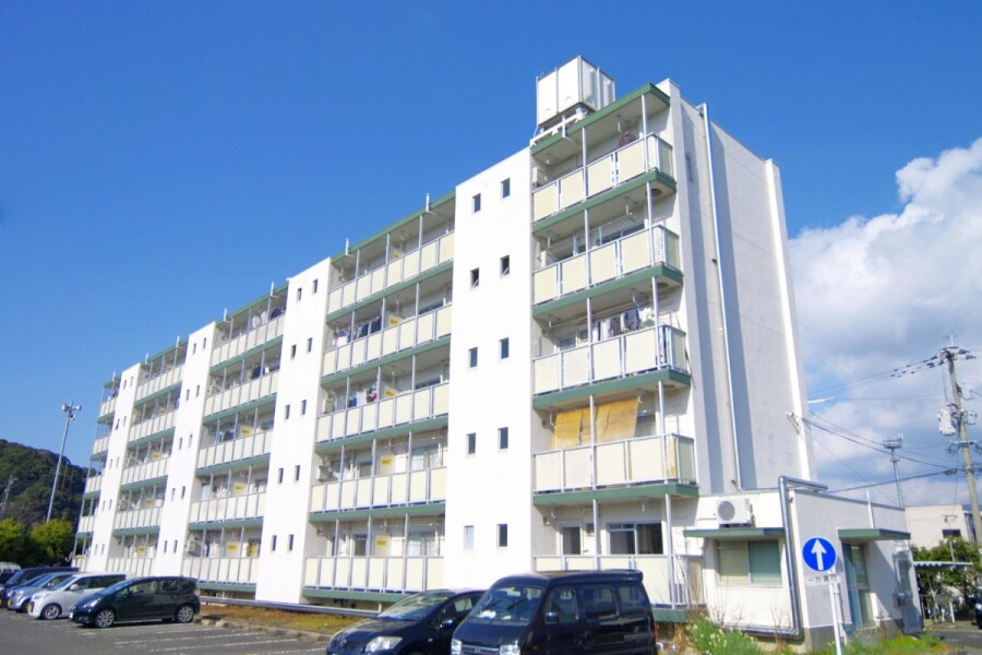 2K Apartment, Japan — image 2