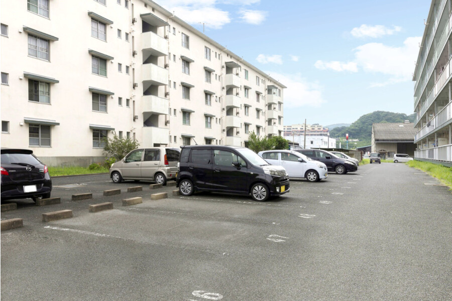 2K Apartment, Japan — image 4