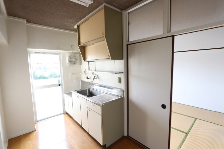 2K Apartment, Japan — image 7