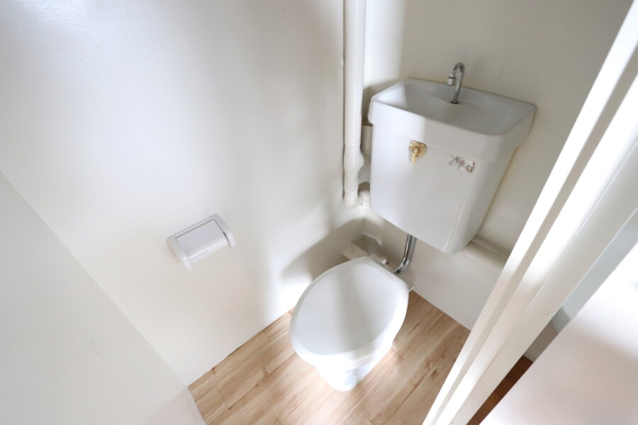 2K Apartment, Japan — image 9
