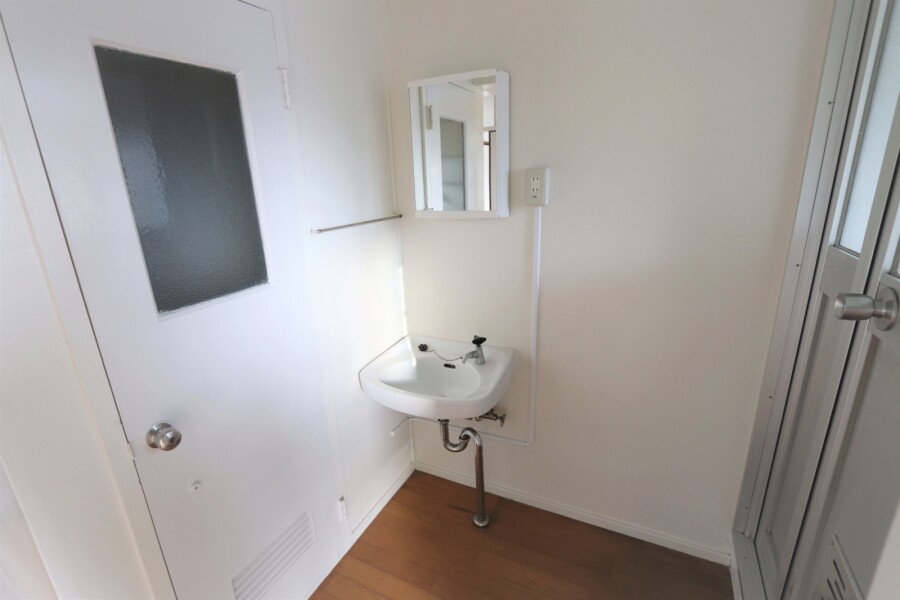 2K Apartment, Japan — image 10