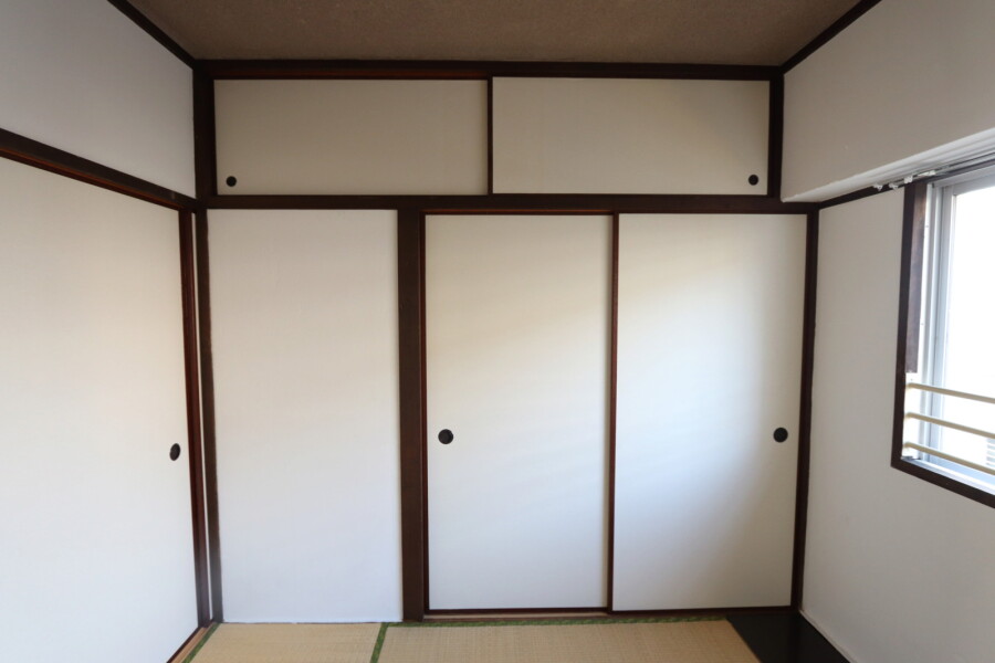 2K Apartment, Japan — image 11