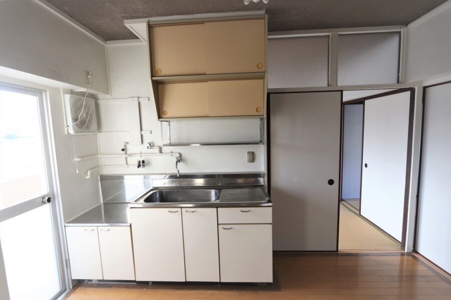 2K Apartment, Japan — image 16