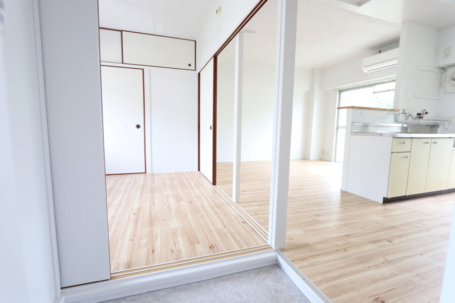 1LDK Apartment, Japan — image 13