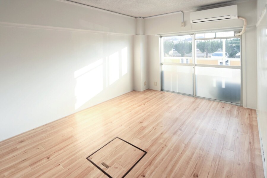 2K Apartment, Japan — image 6