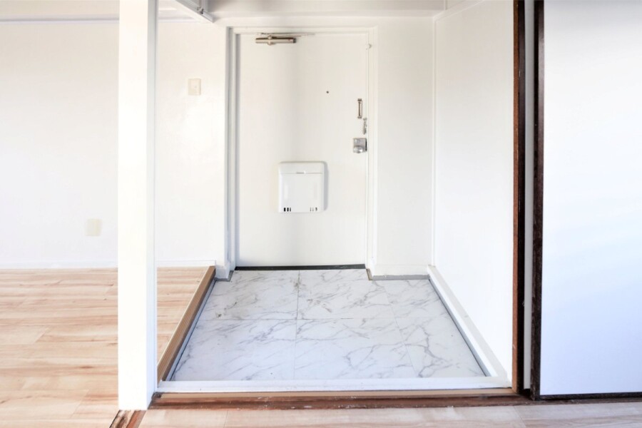 2K Apartment, Japan — image 13