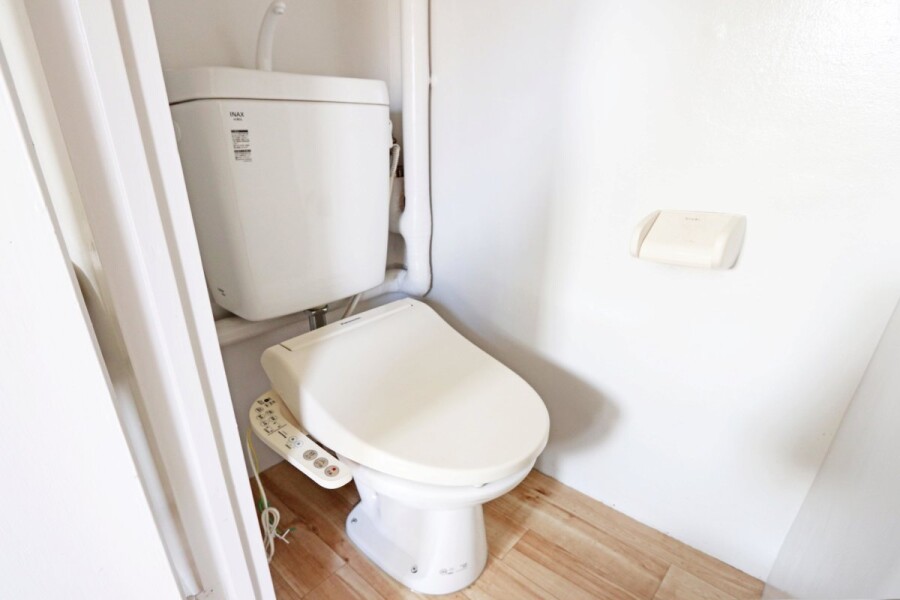 2K Apartment, Japan — image 9