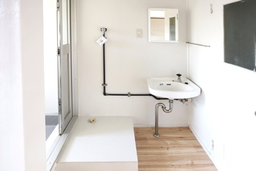2K Apartment, Japan — image 10