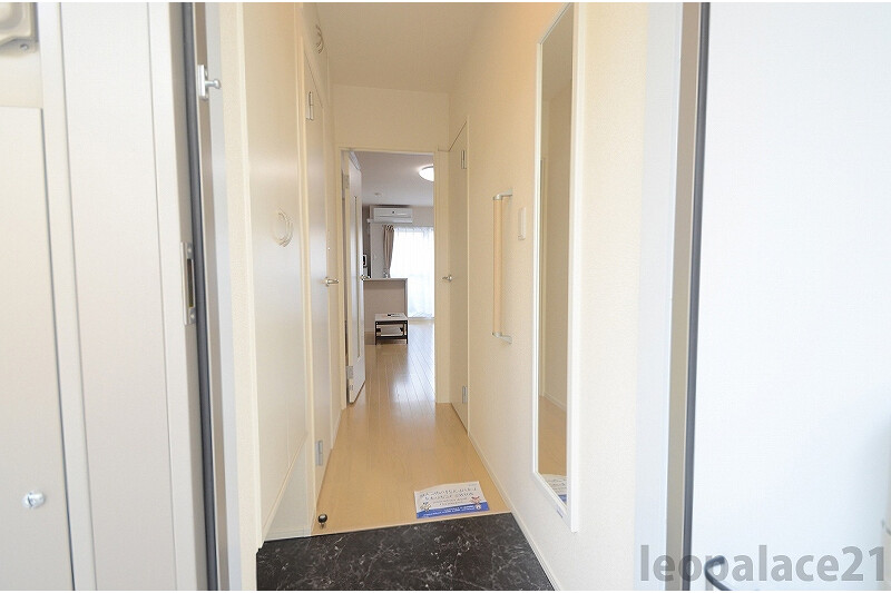 1R Apartment, Japan — image 2