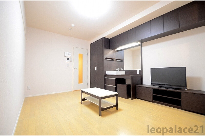 1R Apartment, Japan — image 3