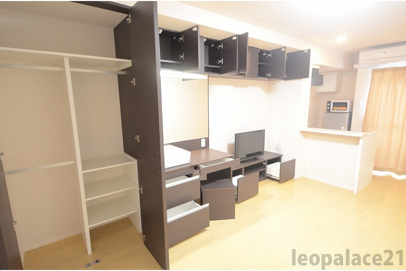 1R Apartment, Japan — image 5