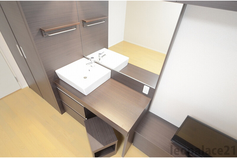 1R Apartment, Japan — image 6
