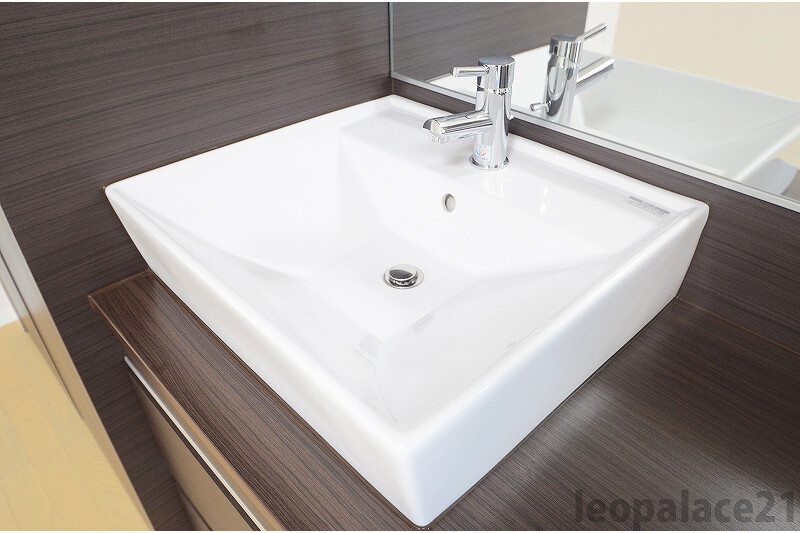 1R Apartment, Japan — image 8