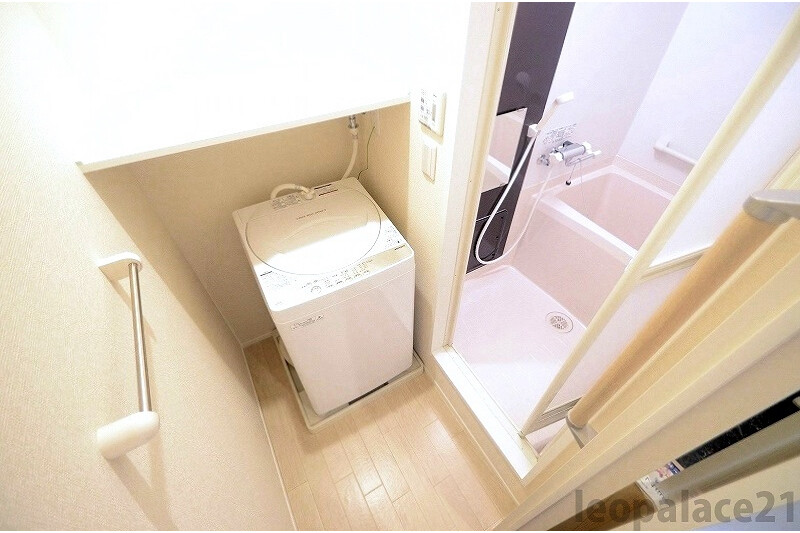 1R Apartment, Japan — image 9