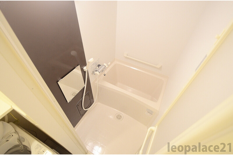1R Apartment, Japan — image 10