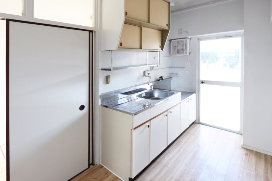 2K Apartment, Japan — image 16