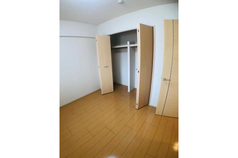 2LDK Apartment, Japan — image 4