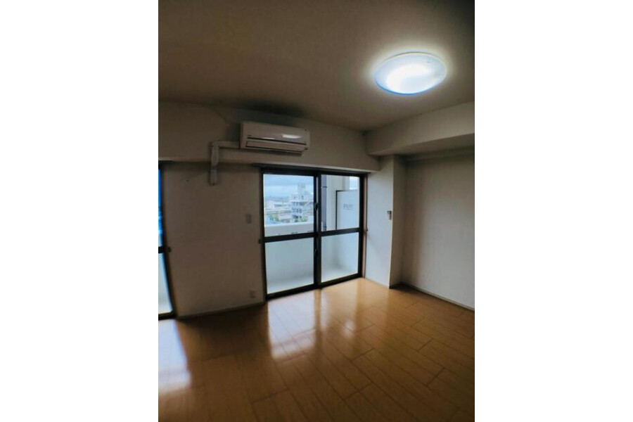 2LDK Apartment, Japan — image 5