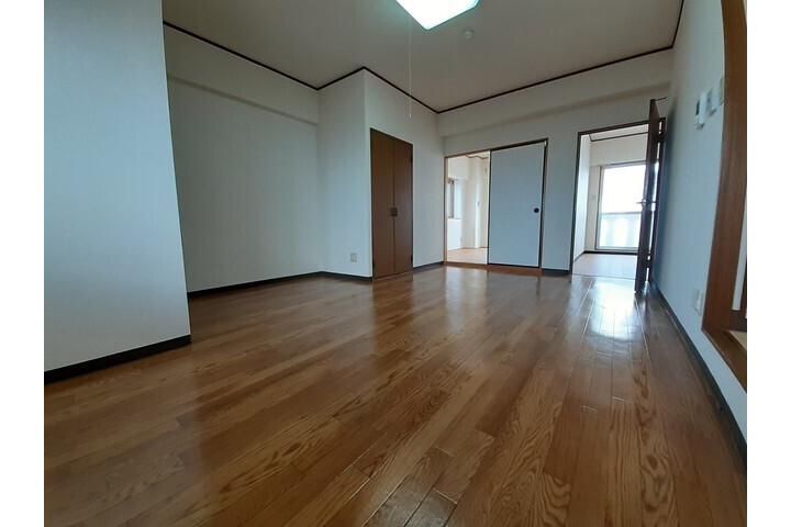 2LDK Apartment, Japan — image 3