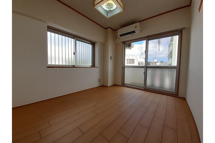 2LDK Apartment, Japan — image 4