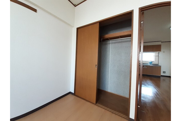 2LDK Apartment, Japan — image 5
