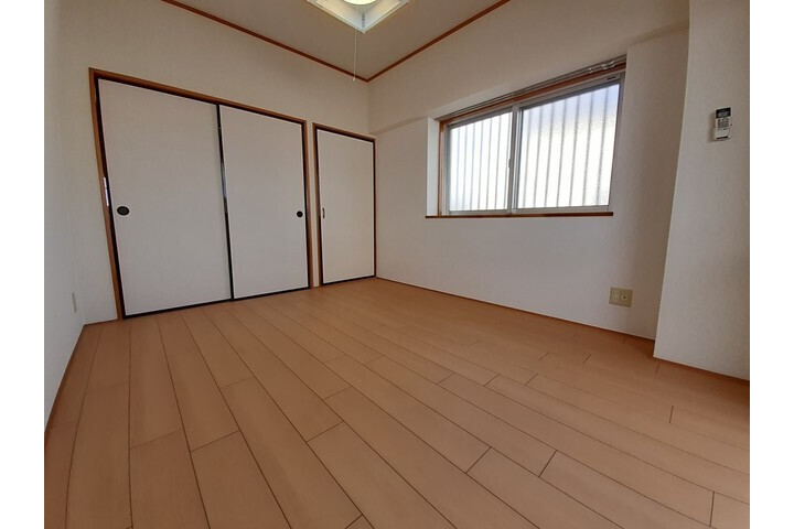 2LDK Apartment, Japan — image 6