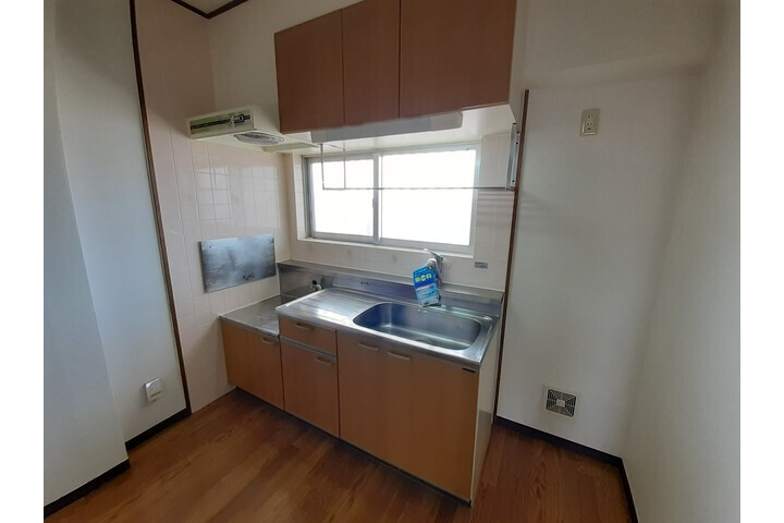 2LDK Apartment, Japan — image 7