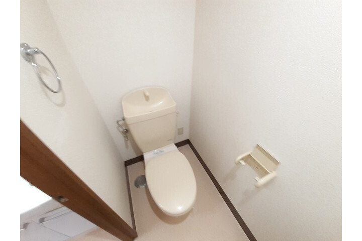 2LDK Apartment, Japan — image 9