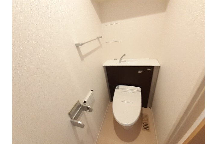 1K Apartment, Japan — image 9
