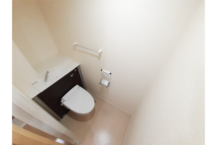 1K Apartment, Japan — image 9