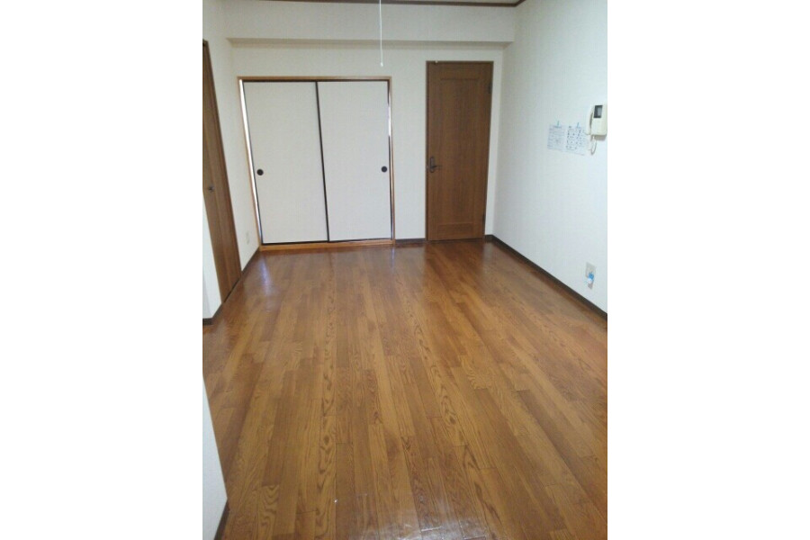 2LDK Apartment, Japan — image 3