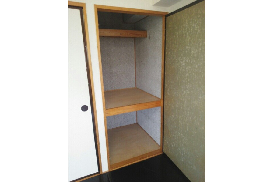 2LDK Apartment, Japan — image 4