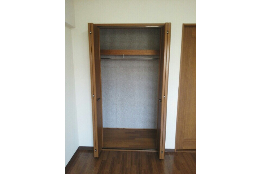 2LDK Apartment, Japan — image 5