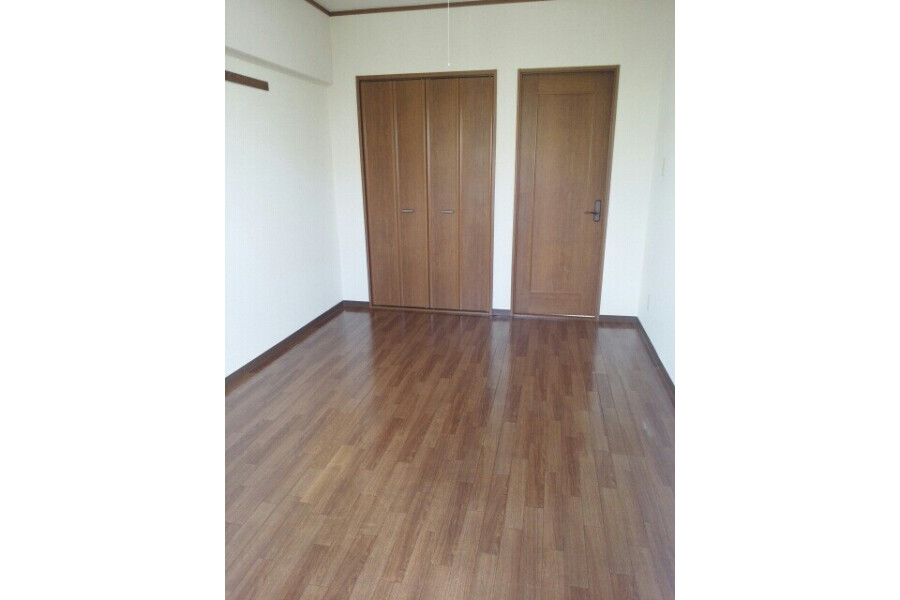 2LDK Apartment, Japan — image 6